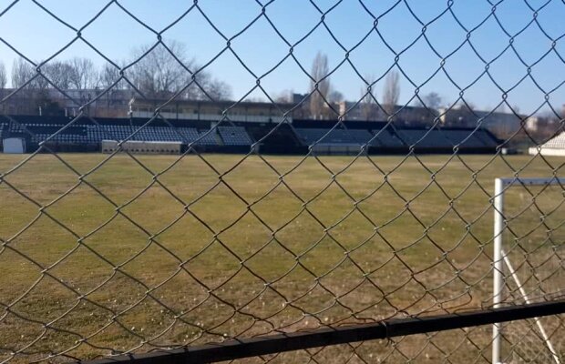 FOTO + VIDEO EXCLUSIV Rapid se mută într-o ruină! GSP.ro a vizitat arena în paragină pe care giuleștenii vor evolua în 2019: rugină, cioburi, sticle și gunoaie + cum arată gazonul