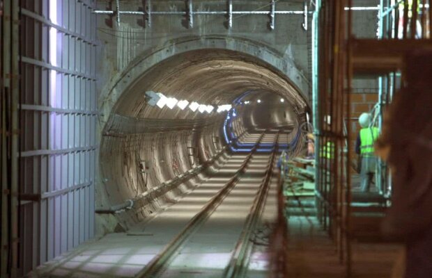 OPINIE de Cristian Coman // Metrul cub de promisiuni de la metrou » Toate „realizările” viitoare ale guvernanților sau edililor par a fi scoase din pălărie