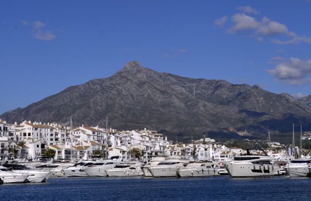 VIDEO+FOTO În casa bogaților » FCSB se antrenează ca să atace titlul într-o zonă exclusivistă, frecventată de superstaruri