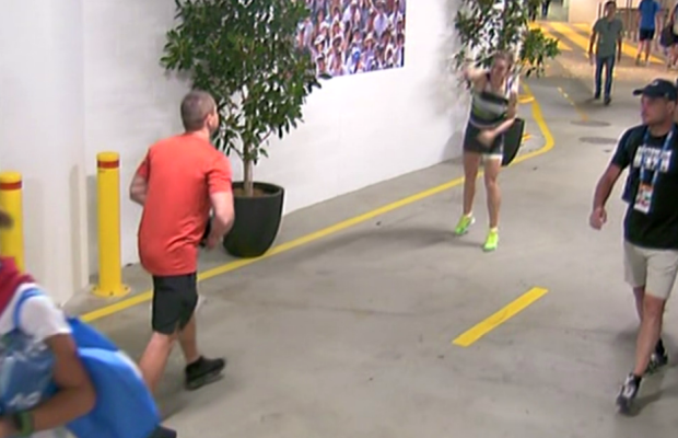 SIMONA HALEP - VENUS WILLIAMS // FOTO Cum și-a armat Halep serviciul » Exercițiu inedit efectuat pe tunel