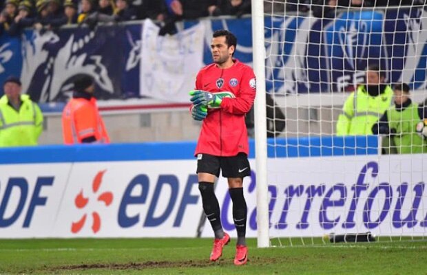 VIDEO Dani Alves, fotbalistul bun la toate » Într-un an jumătate a jucat în absolut toate compartimentele la PSG: de la portar la atacant 