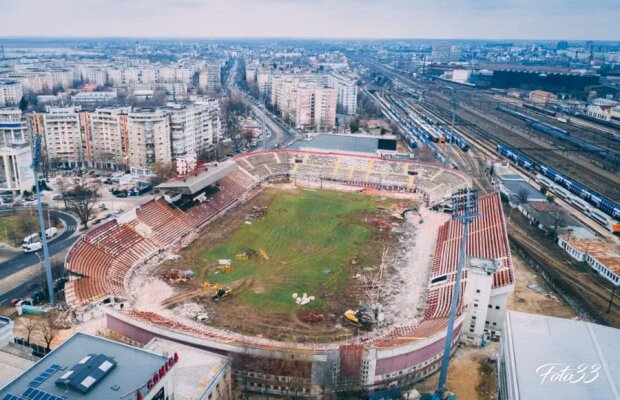 VIDEO SPECTACULOS Giuleștiul e de nerecunoscut! Imagini filmate cu drona cu primele tribune „sparte” de utilaje
