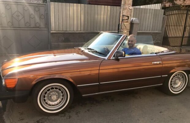 GALERIE FOTO Gest inedit făcut de Cristi Dulca: a cumpărat din New York o mașină de colecție și a personalizat-o cu stema lui U Cluj » „Dăm un tur la promovare”