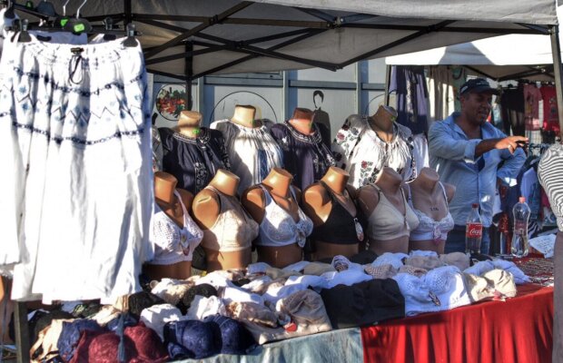 20.000 de euro dați de Florea pe Zilele Recoltei: standuri de chiloți din China și o singură tarabă cu legume!