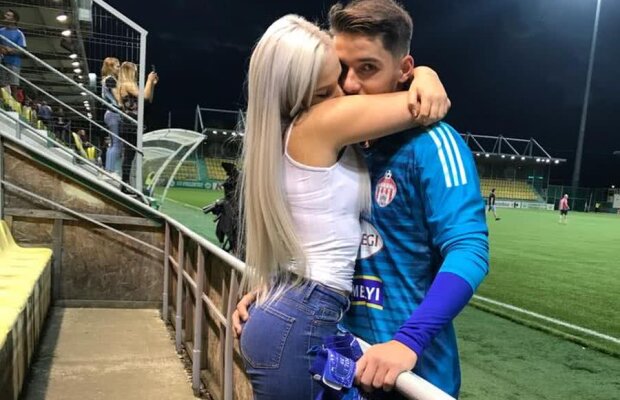 GALERIE FOTO Sexy-blondina unuia dintre cei mai tineri portari titulari ai Ligii 1! E pasionată de tatuaje și bulldogi 