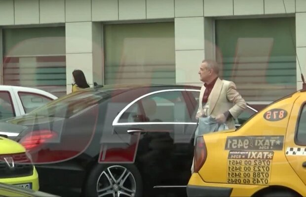  FOTO Imaginile săptămânii! Gigi Becali a ieșit pe stradă cu doi saci de bani de la bancă :O