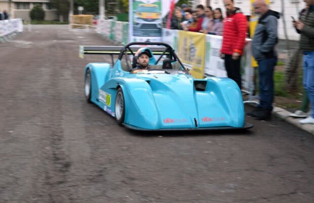 VIDEO + FOTO Dani Oțil a atras toate privirile cu bolidul său Radical SR4 la Campionatul Național de Super Rally!