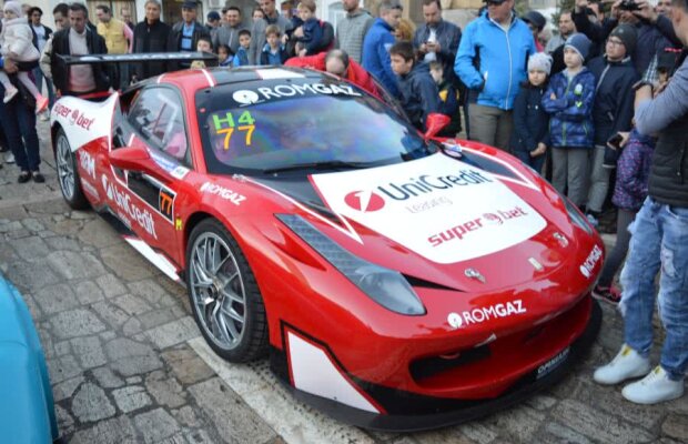 VIDEO+FOTO Mihai Leu, cea mai spectaculoasă aparție la Campionatul Național de Super Rally! Ferrari-ul 458 Challengea fost un magnet pentru fani