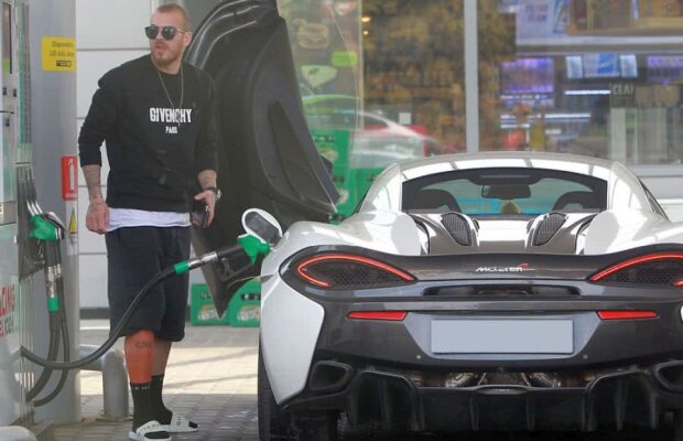 Denis, așteaptă-ne la km 20! :) » McLarenul lui Alibec nu putea ajunge prea departe cu benzina de „150 de lei, bani de la mama”