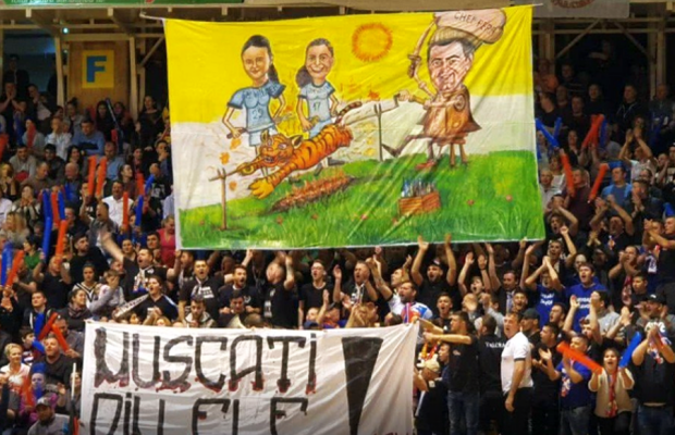 Geambașu despre amenda primită de SCM Râmnicu Vâlcea pentru 3 bannere controversate: „Dedu, Luca şi Vărzaru dau democraţie cu carul! ”