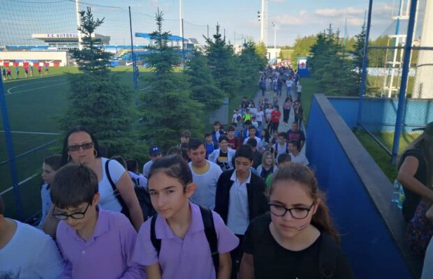 VIITORUL - ASTRA, FINALA CUPEI // Asaltați de fani » Gică Hagi, Ianis și Eric au fost favoriții puștilor constănțeni