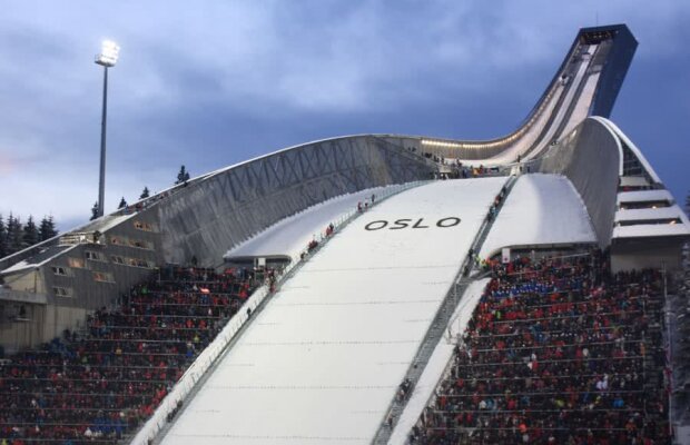 Corespondență GSP din Norvegia » VIDEO + FOTO Reportaj de la trambulina Holmenkollen, simbolul orașului Oslo: „Ne naștem cu schiurile în picioare”