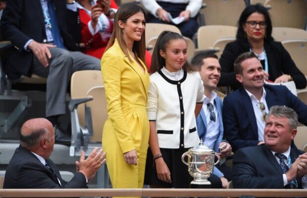 BARTY - VONDROUSOVA // FOTO Trofeu adus de Miss Univers! Surpriză înainte de startul finalei feminine la Roland Garros