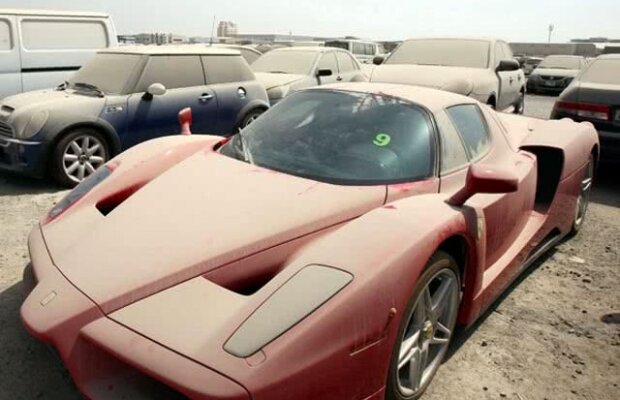 VIDEO&FOTO Imagini de necrezut: mii de mașini scumpe abandonate în cimitirul auto din Dubai