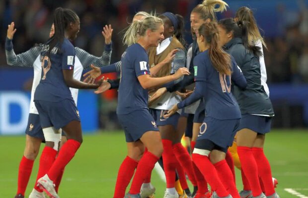 Ce diferență colosală! L'Equipe dezvăluie: Neymar câștigă în 3 săptămâni cât toată naționala feminină a Franței într-un an!