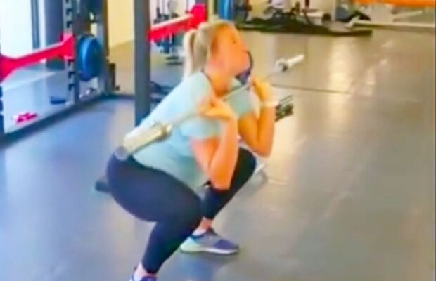 VIDEO Ce exerciții fizice face Isabelle Gullden, deși e gravidă în luna a 8-a!