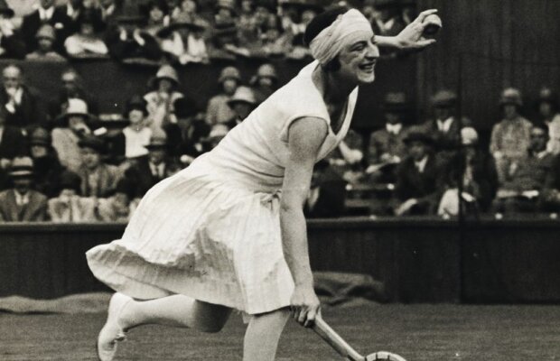 Poveștile lui Cătălin Oprișan » Cu-n secol înaintea Simonei: Venea cu fuste mai scurte, bea coniac între seturi şi servea precum bărbaţii