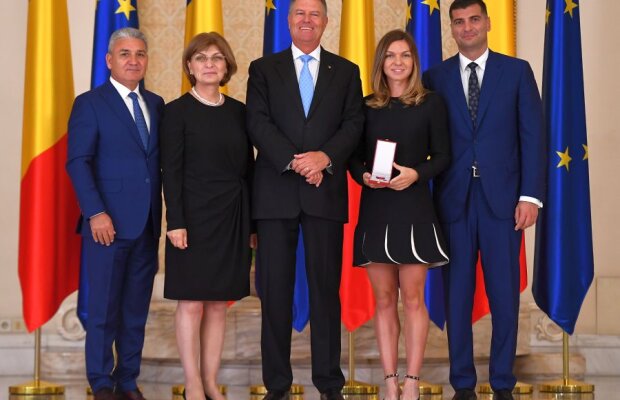 VIDEO // Simona Halep, decorată de președintele Klaus Iohannis cu „Ordinul Steaua României”» Campioana, alături de iubit la Cotroceni