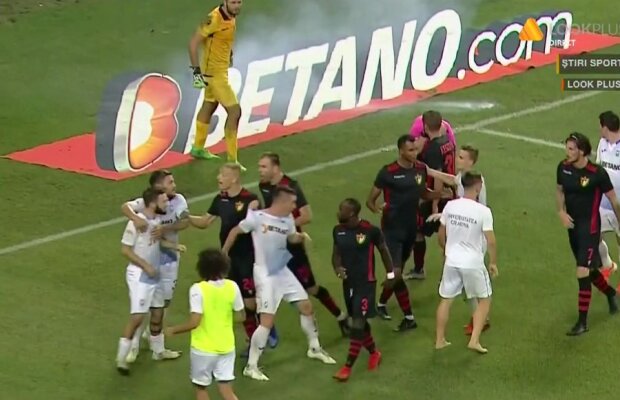 CRAIOVA - HONVED 0-0 (3-1 la pen.)  // UEFA nu iartă! Ce a decis după un meci cu incidente identice cu cele de pe „Ion Oblemenco”