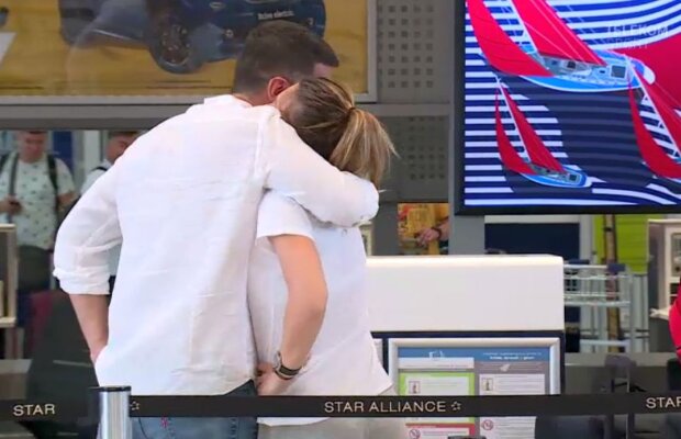 FOTO Simona Halep a plecat spre Canada » Îmbrățișări tandre cu iubitul pe aeroport + Ce obiectiv și-a setat campioana de la Wimbledon