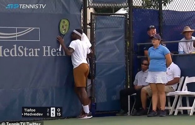 Tiafoe - Medvedev 2-6, 5-7 // VIDEO A crezut că a câștigat punctul și s-a întors cu spatele la joc