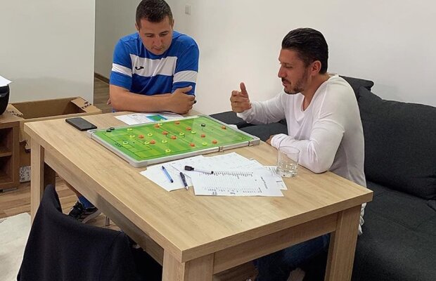 FOTO Ciprian Marica, noul Gigi? Analiză tactică alături de Ianis Zicu: „La o discuție de dimineață cu domn’ profesor”