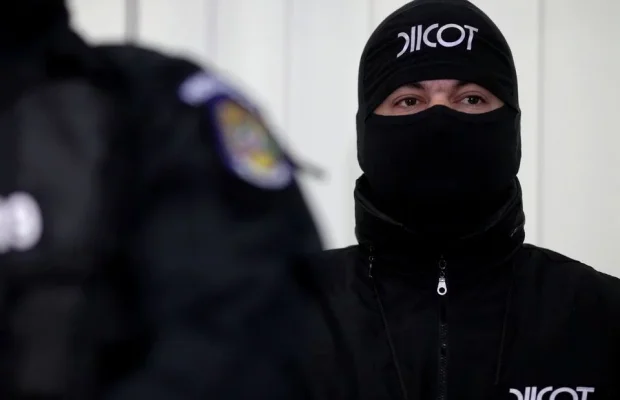 Alexandra a fost omorâtă în aceeași zi în care DIICOT și FBI destructurau la Craiova rețeaua internațională de trafic a ”Rechinului”. Iar ”Rechinul” cumpărase minore din Caracal!