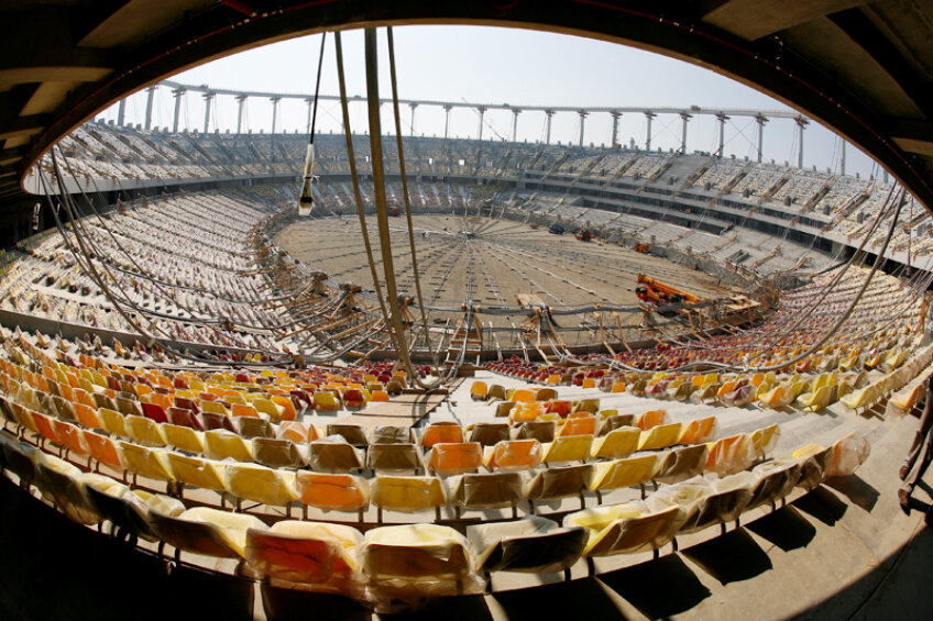 Scaunele au fost montate în proporţie de 85% pe noul stadion, urmînd să se înceapă montarea acestora şi la tribuna oficială Foto:Raed Krishan