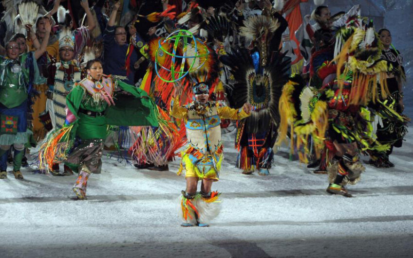 Olimpiadele Eskimo au ceremonii de deschidere incintatatoare