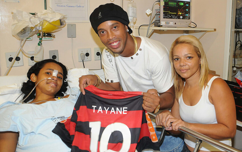 Ronaldinho, alături de Tayane, una dintre victimele atacului armat de la o şcoală din Rio (sursa foto: globoesporte.globo.com)