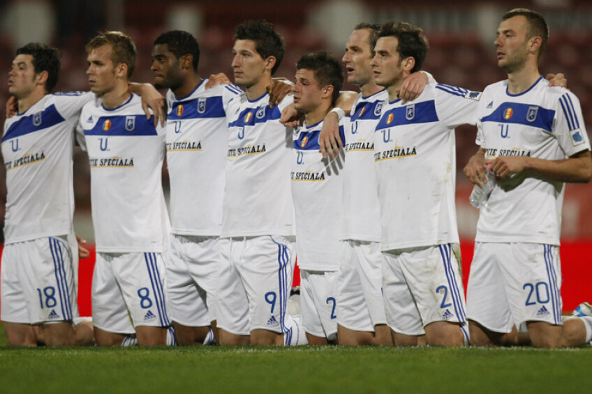 Aceasta e imaginea-simbol a Universităţii în 2011: în genunchi, neajutorată, inspirînd milă Foto: Raed Krishan