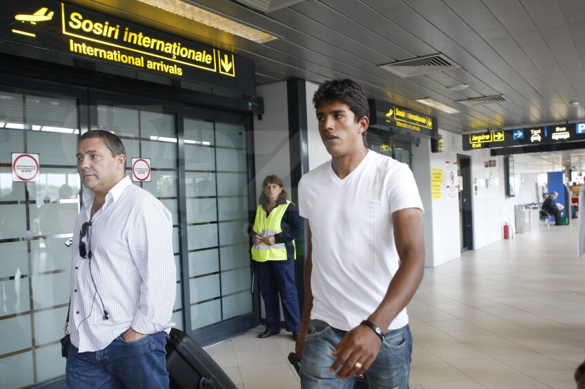 Wires, 28 ani, a venit la Bucureşti să semneze cu Steaua