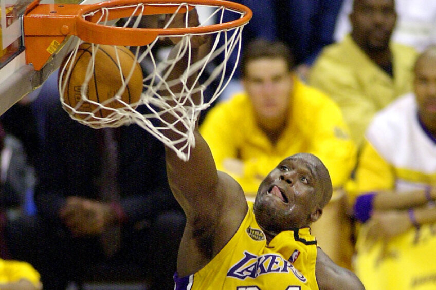 La Lakers, Shaq a fost şi fericit, şi nefericit. A cunoscut gloria, dar a fost nevoit să convieţuiască alături de Kobe Bryant. Cei doi au fost mereu mai mult rivali decît coechiperi
Foto: Reuters