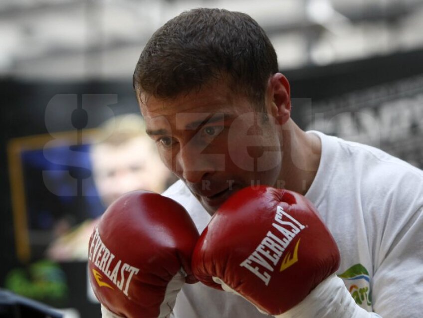 Lucian Bute s-a antrenat cu public