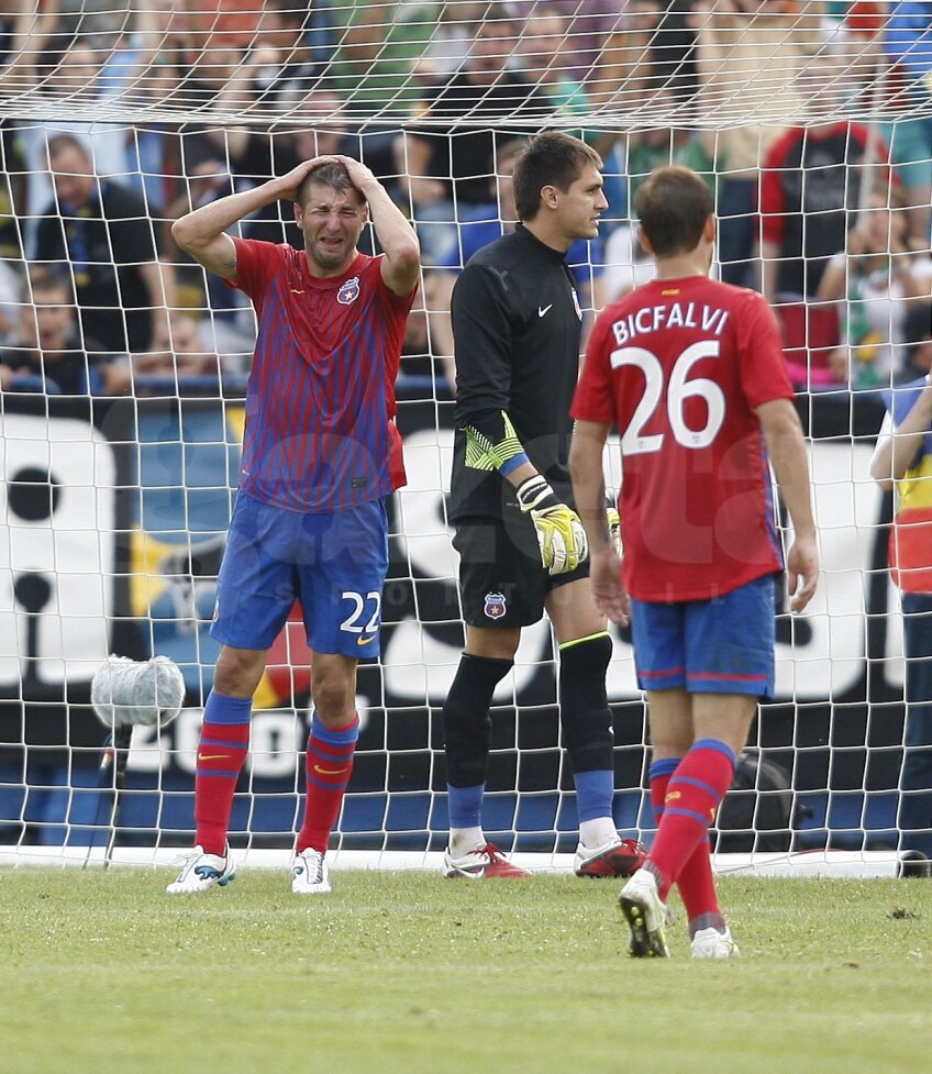 Prestaţia Stelei în meciul cu Voinţa, de la Sibiu, scor 1-1, l-a făcut pe fundaşul roş-albaştrilor să se ia cu mîinile de cap