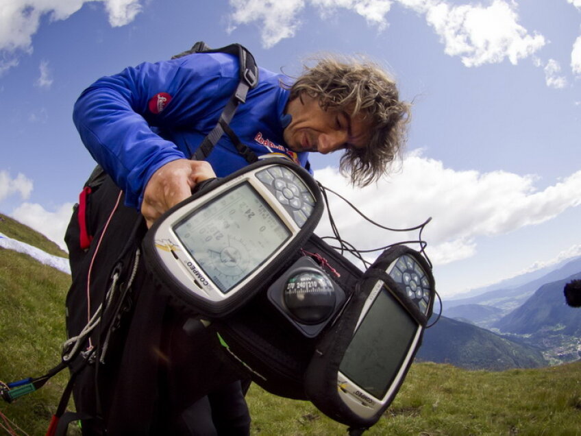 10 ani de antrenament,  peste 150 de ore de mers pe jos şi peste 25 de ore de zbor, 5 perechi de pantofi sport, toate pentru medalia de argint