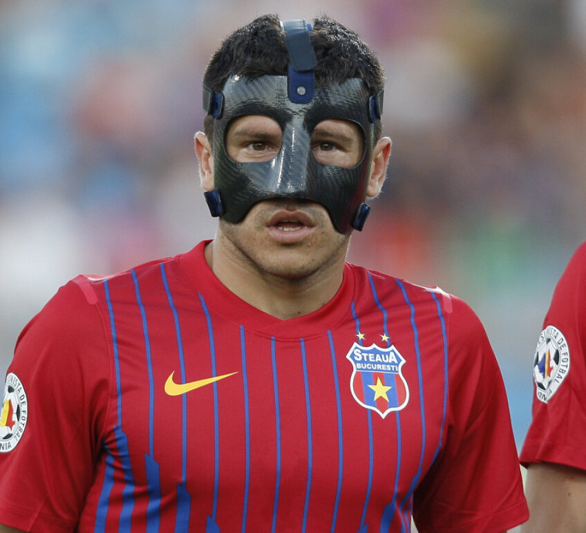 Cristi Tănase a părut incomodat de mască doar la penalty-ul ratat în startul partidei