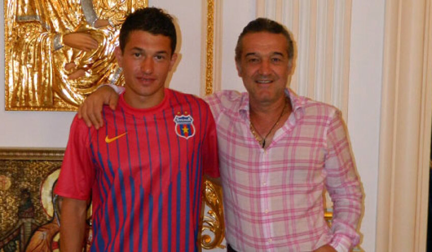Andrei Prepeliţă şi Gigi Becali (foto: steauafc.com)