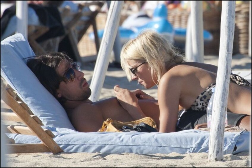 Sami Khedira, în vacanţă la Saint Tropez cu frumoasa lui iubită