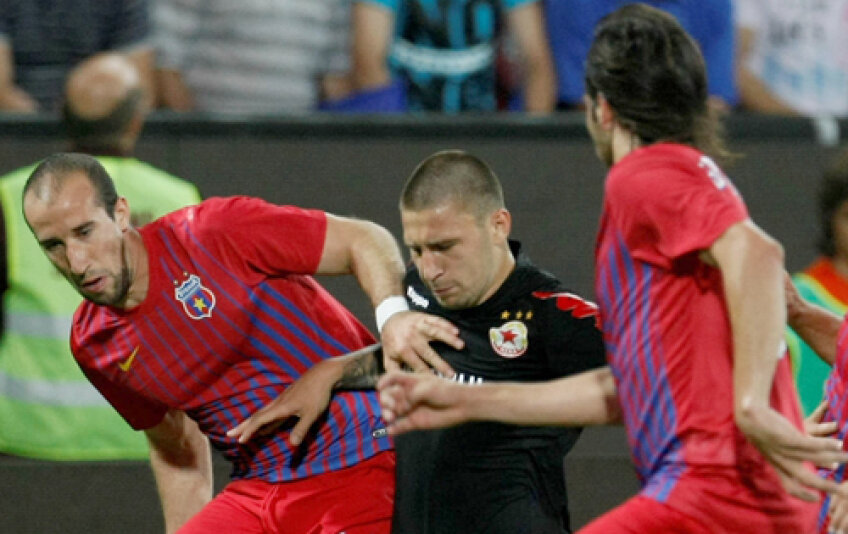 Latovlevici (stînga) va fi titular şi azi, după ce a fost integralist în toate meciurile pe care le-a jucat Steaua în acest sezon