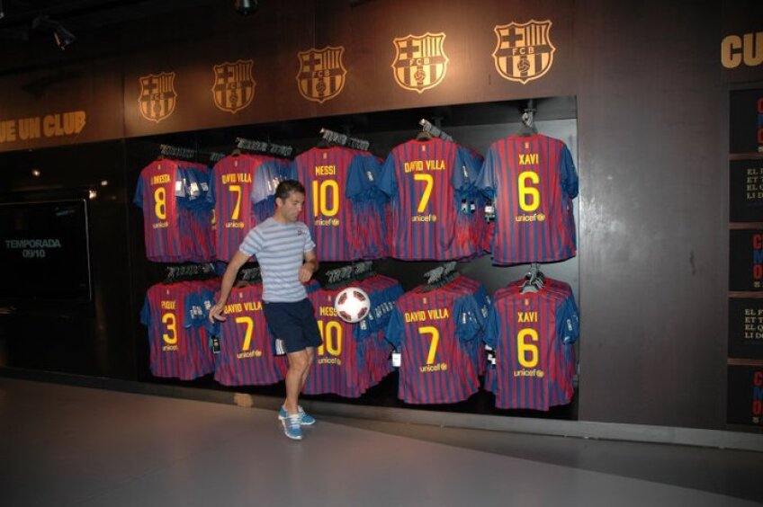 Cosmin Băcilă la Barcelona, la magazinul oficial al echipei sale favorite