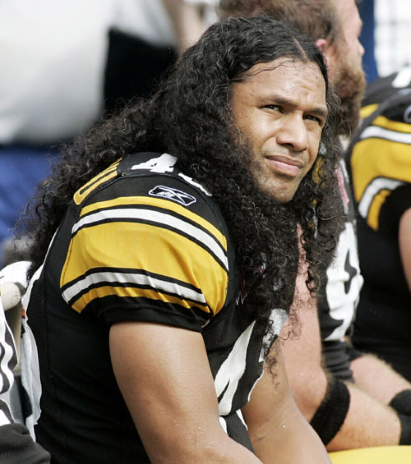 Pletosul Troy Polamalu esre jucătorul lui Pittsburgh Steelers