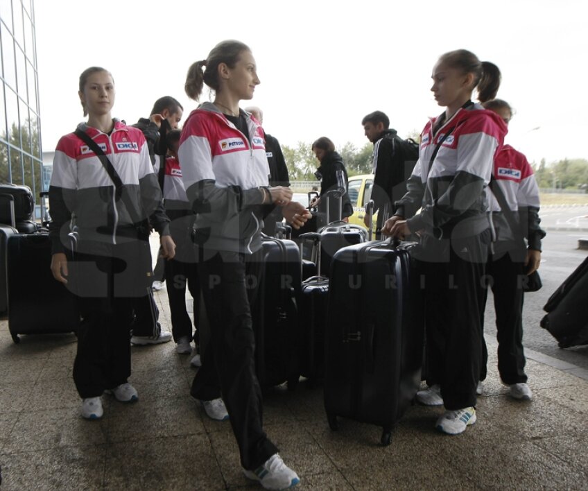 Imagini de la plecarea gimnaştilor