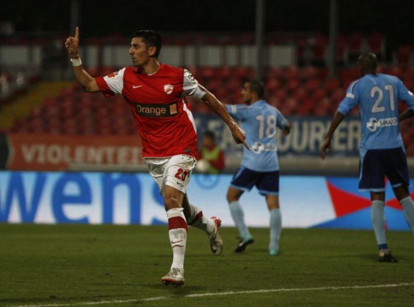 Dănciulescu (foto) și Bakaj au marcat
în finalurile celor două reprize