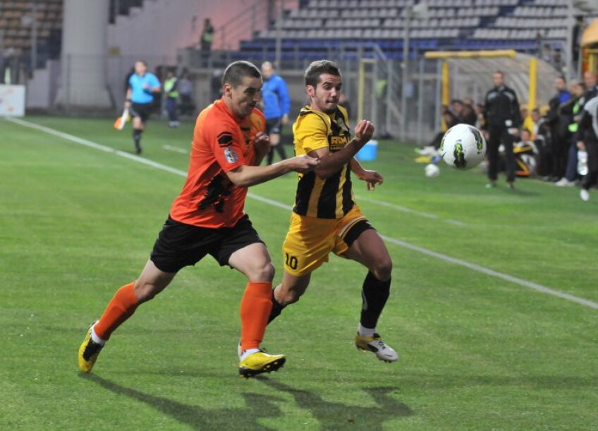 Chipciu (dreapta) a marcat aseară al optulea său gol în Liga 1, toate fiind reușite sub Tîmpa. FOTO Bogdan Bălaș