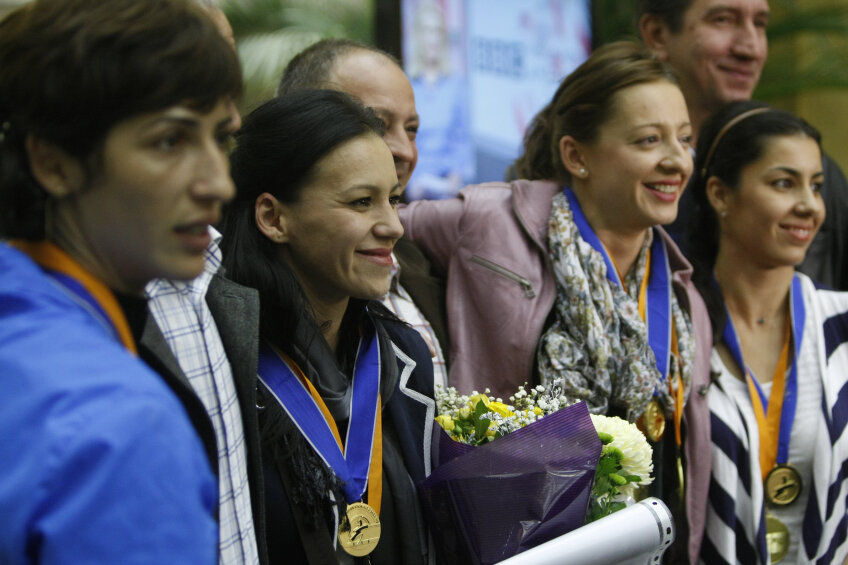 Anca Măroiu, Simona Alexandru, Ana Brînză şi Loredana Dinu şi medaliile lor de aur Foto:Raed Krishan