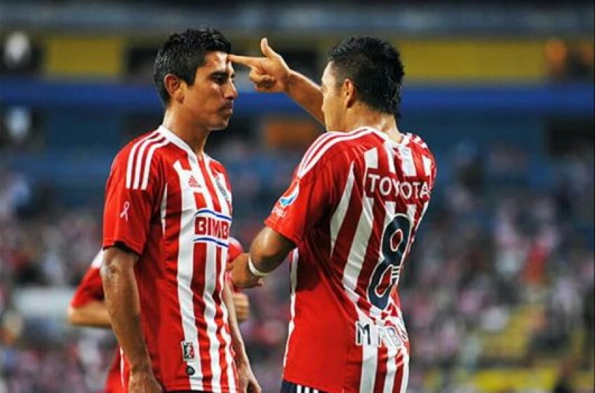 Marco Fabian (dreapta), 22 de ani, este considerat unul dintre jucătorii de viitor ai Mexicului, pentru care a evoluat în trei partide.