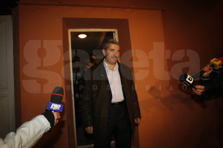 Avram și Țerbea au ieșit din arest în această seară. Foto: Raed Krishan