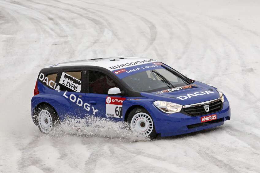 Dacia Logdy la cursa pe gheaţă de la Val Thorens