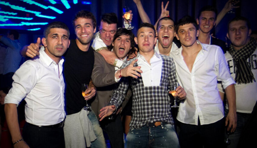 La înfrîngeri îi ceartă Alina Plugaru, victoriile le sărbătoresc cu alt personaj XXX